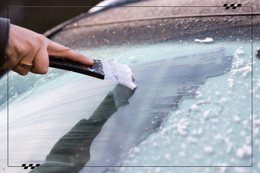 ¿Cómo quitar el hielo del cristal del coche? ¡Y cómo no hacerlo nunca!