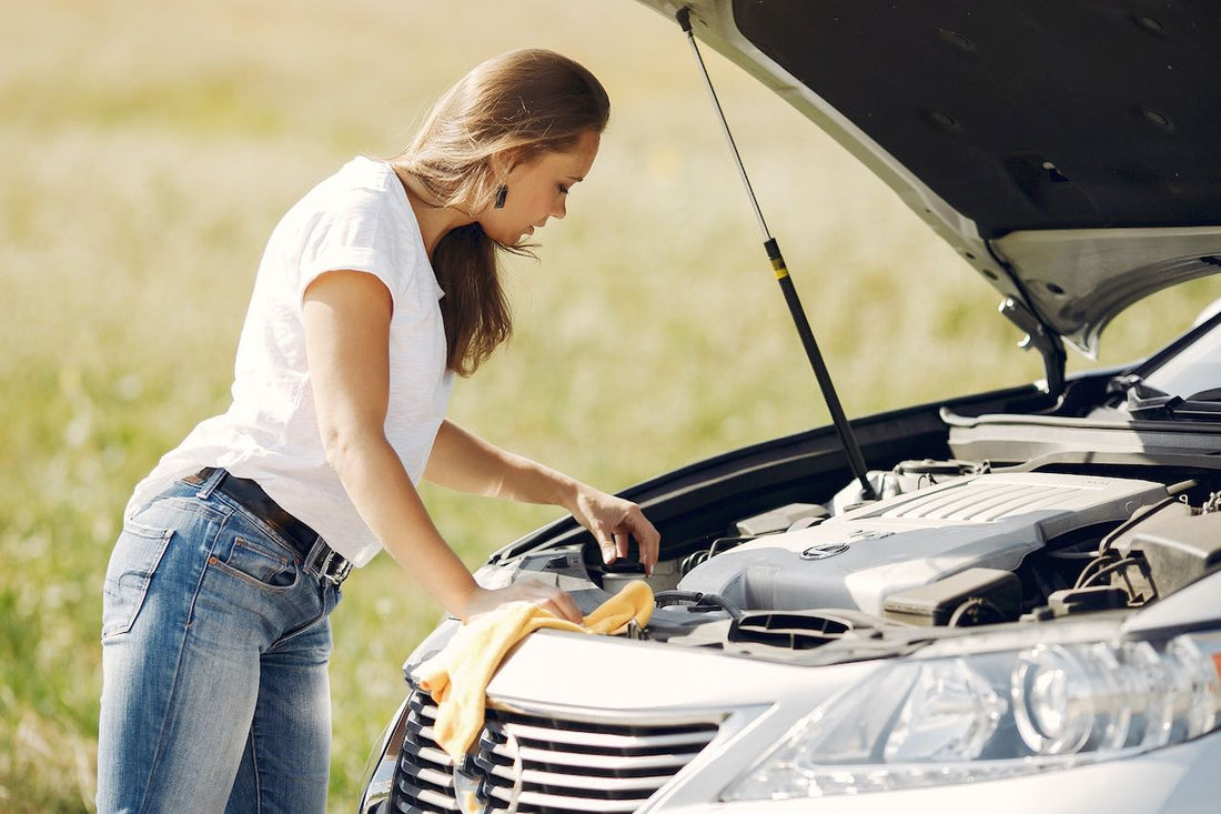 ¿Cómo arrancar un coche con el motor de arranque roto?