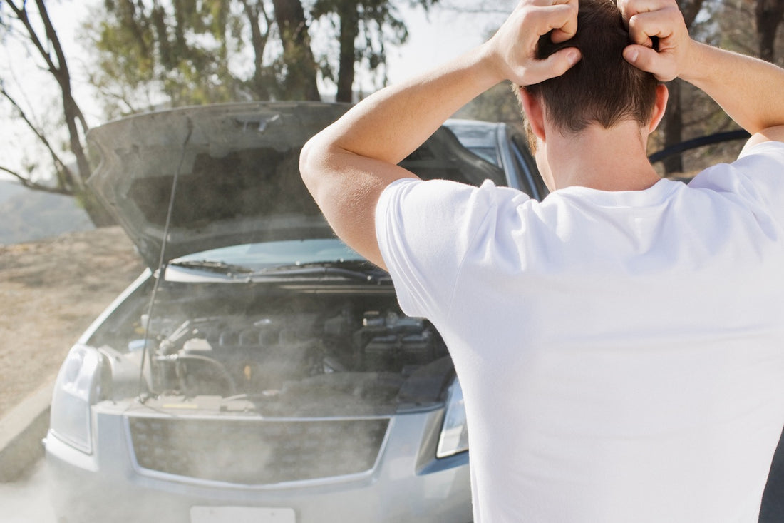El motor echa humo blanco: ¿qué puede estar pasando?