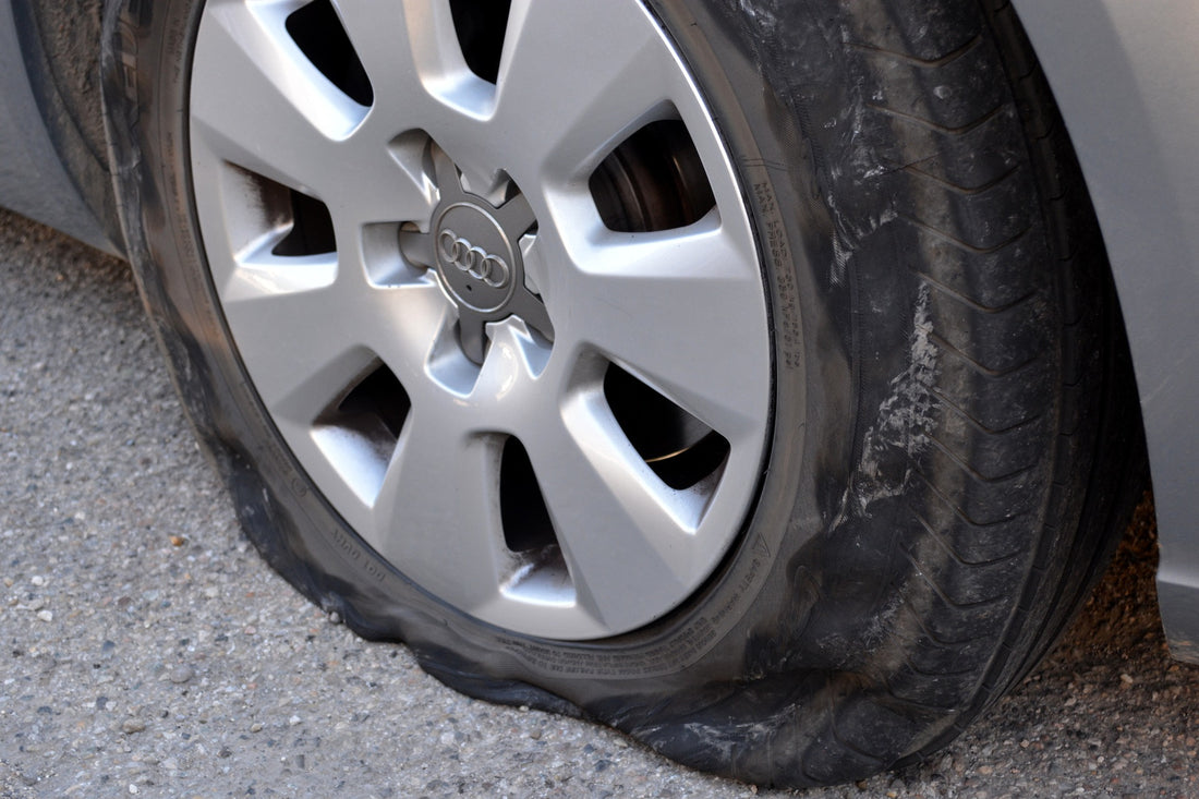 Consejos para evitar pinchazos y reventones en los neumáticos del coche en carretera